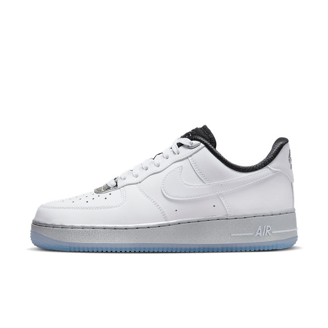 Nike Air Force 1 '07 SE White Chrome