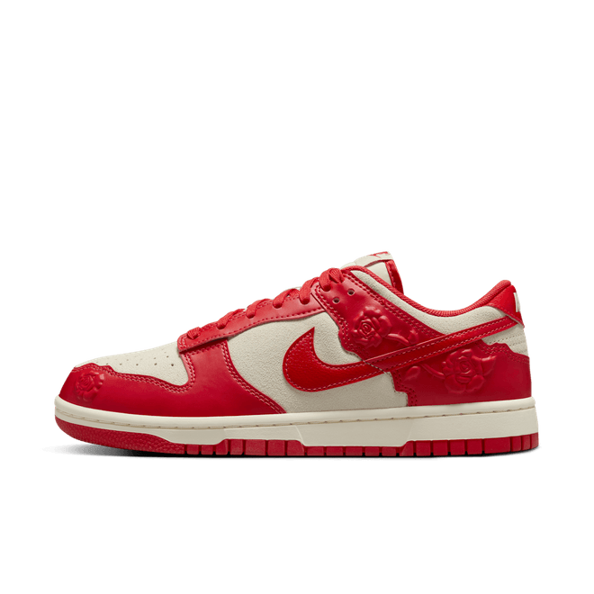 Nike Dunk Low WMNS 'Red Roses'