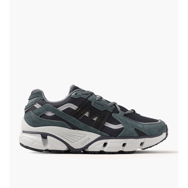 Karhu Super Fulcrum India Ink Black