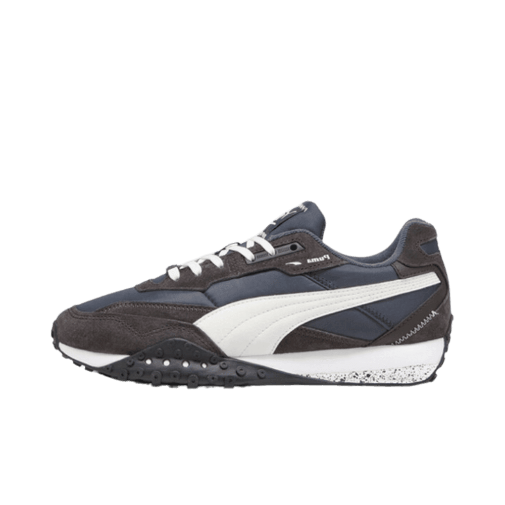 Puma flat deals sneakers