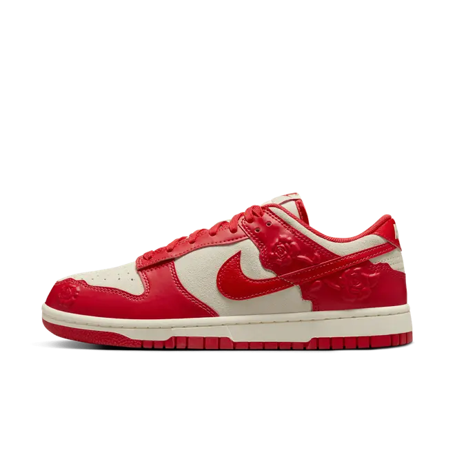 Nike Dunk Low WMNS 'Red Roses'