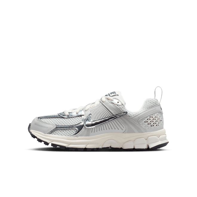 Nike Vomero 5 photon dust/chrome/gridiron/sail 