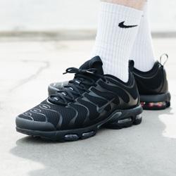 Nike Air Max Plus TN Ultra Triple Black &#8211; On-Foot Shots