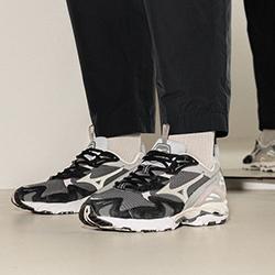 The Mizuno Wave Rider 10 Premium is Ready to Wear