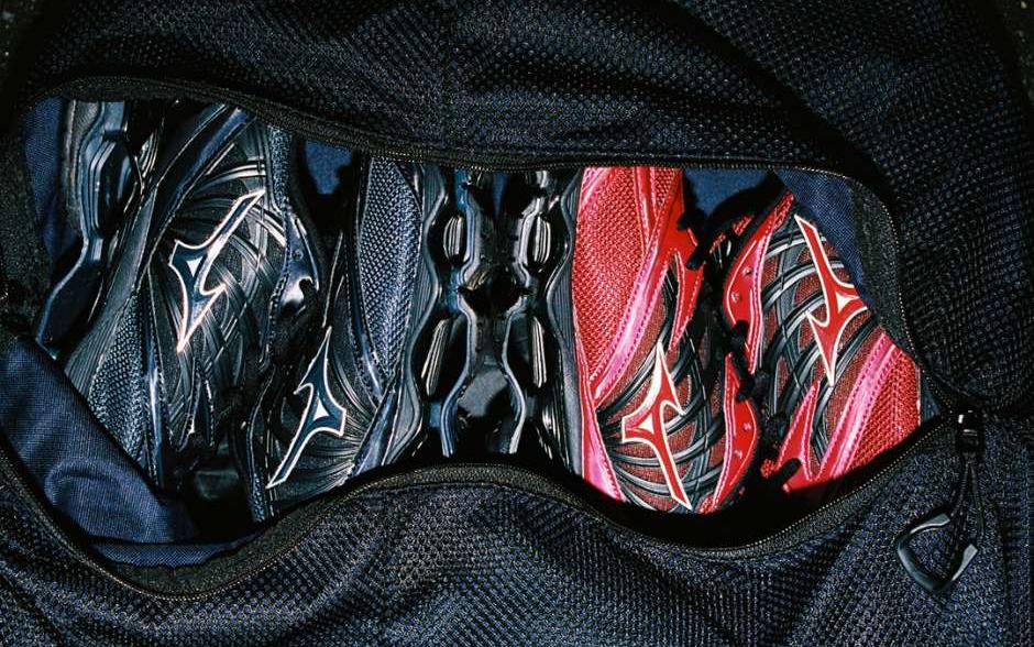 The Mizuno Wave Prophecy LS Recieves Two New Stealthy Colourways