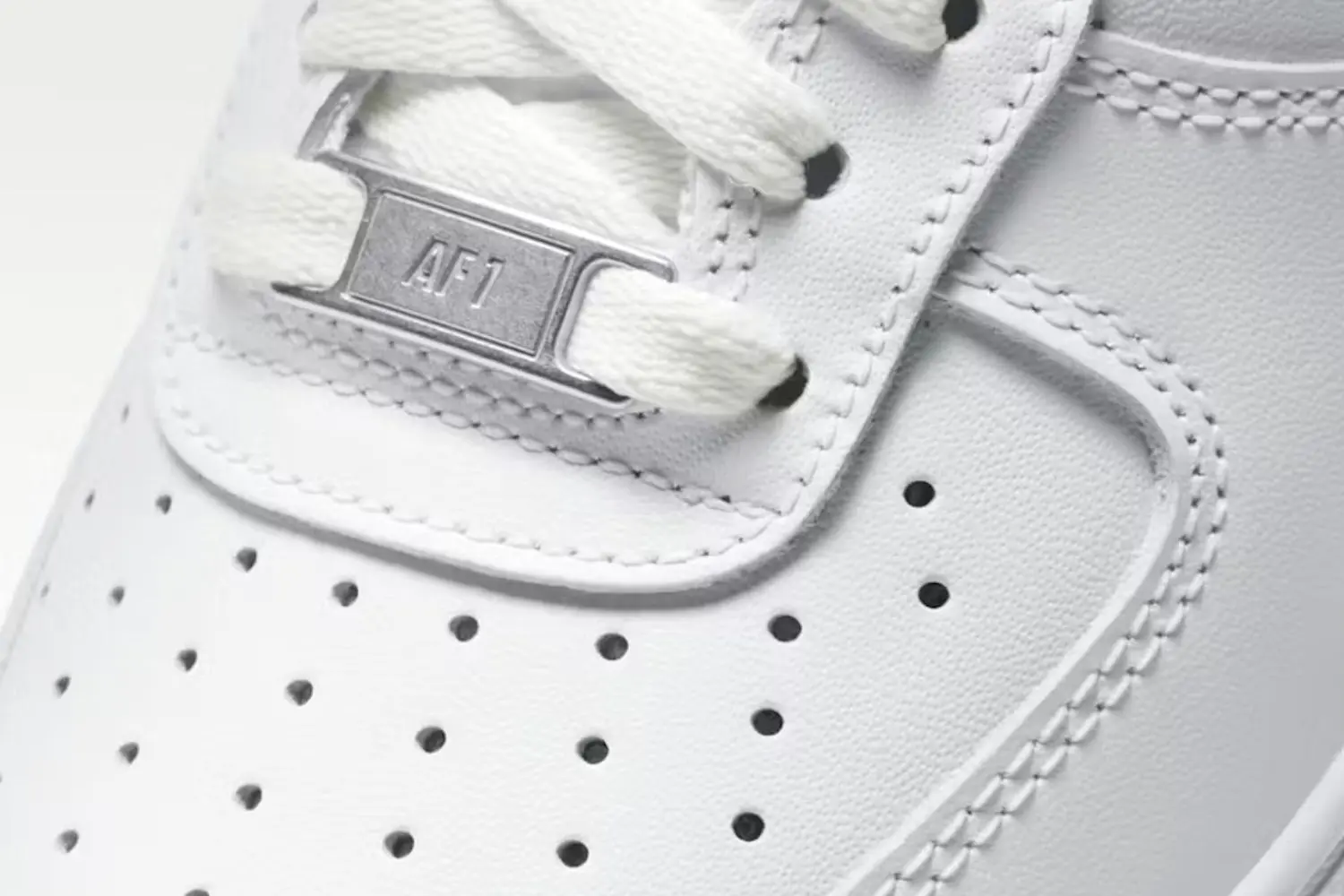 The Return of a Masterpiece: Nike is Reviving the Legendary 2001 Air Force1 Low 'White'
